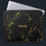 Schwarze Marmorsteine Textur Gold Akzente Laptopschutzhülle<br><div class="desc">Elegantes Bild von schwarzem Marmorstein Textur mit goldenen Akzenten. Anpassbare Monogramm.</div>