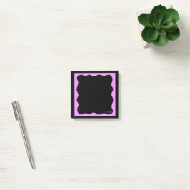 Schwarze Notizen mit welligem rosa Rahmen