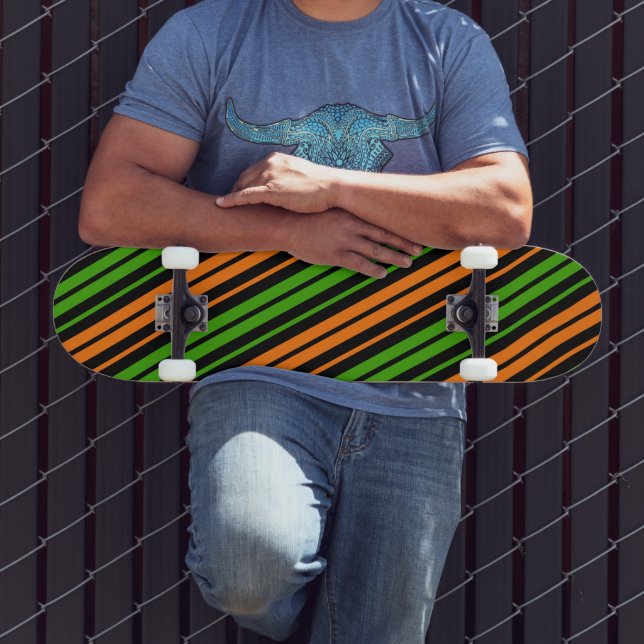 Schwarze Orange Grüne Vertikale Streifen Design   Skateboard (Außenbereich 3)