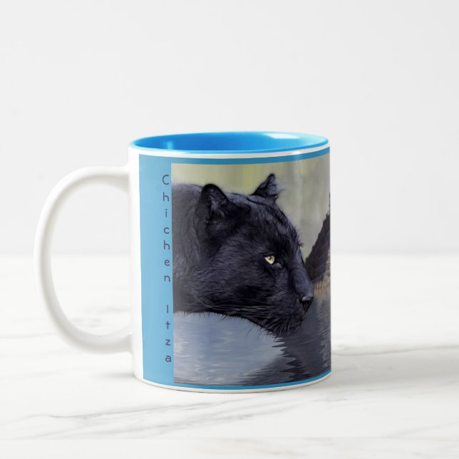 Schwarze Panther in Chichen Itza Mexiko Zweifarbige Tasse (Links)