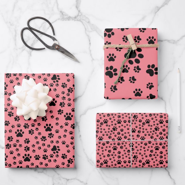 Schwarze Paw-Prints auf Erdbeerrosa Geschenkpapier Set (Vorderseite)