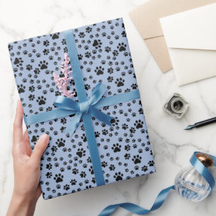 Schwarze Paw-Prints auf hellblau Geschenkpapier