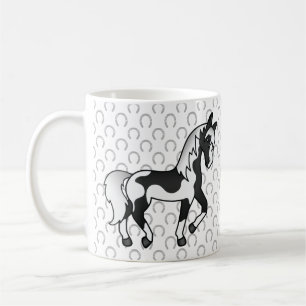 Schwarze Pinto-Cartoon-Trabpferd-Illustration Kaffeetasse