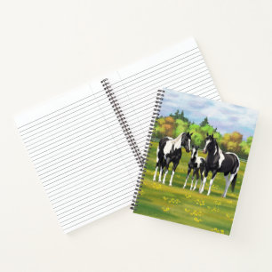 Schwarze Pinto Farbe Quarter Pferde im Sommer Weid Notizbuch