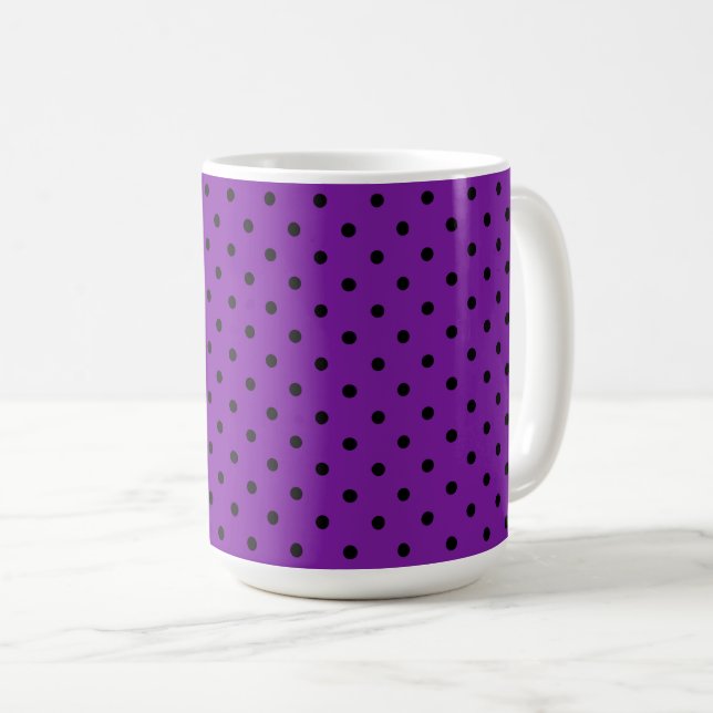 Schwarze Polka Dots auf Violet Lila Kaffeetasse (VorderseiteRechts)