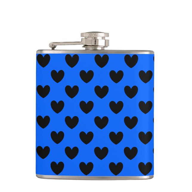 Schwarze Polka Herzen auf blau Flachmann (Vorderseite)