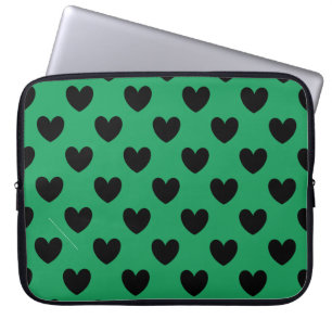 Schwarze Polka Herzen auf Kelly Green Laptopschutzhülle