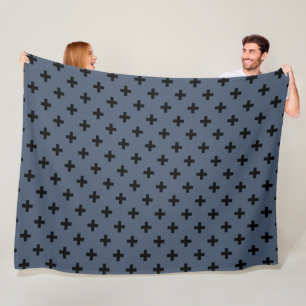 Schwarze Polka-Kreuze auf blau-grau Fleecedecke