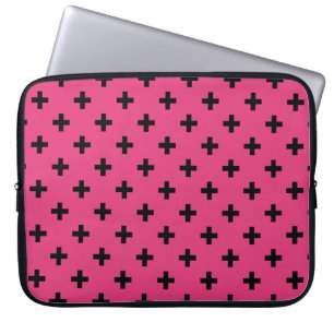 Schwarze Polka-Kreuze auf Fuchsia Laptopschutzhülle