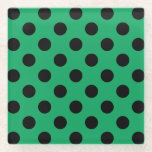 Schwarze Polka Punkte auf frisch grünem Glasuntersetzer<br><div class="desc">Schwarze Polka Punkte auf frisch grünem</div>