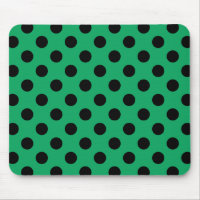 Schwarze Polka Punkte auf frisch grünem