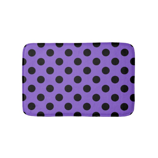 Schwarze Polka-Punkte auf Lavendel Badematte (Vorderseite)