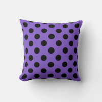 Schwarze Polka-Punkte auf Lavendel