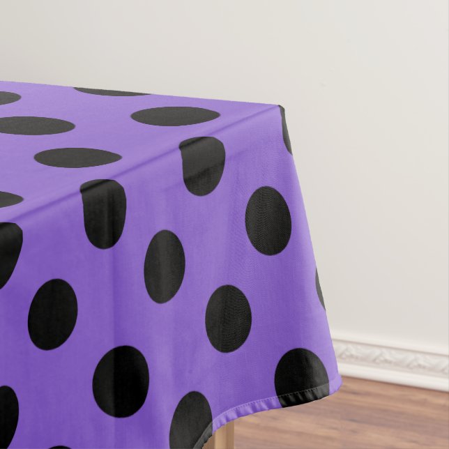 Schwarze Polka-Punkte auf Lavendel Tischdecke (Beispiel)