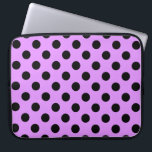 Schwarze Polka-Punkte auf Lila Laptopschutzhülle<br><div class="desc">Schwarze Polka-Punkte auf Lila</div>