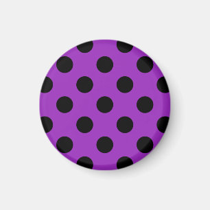 Schwarze Polka Punkte auf lila Magnet