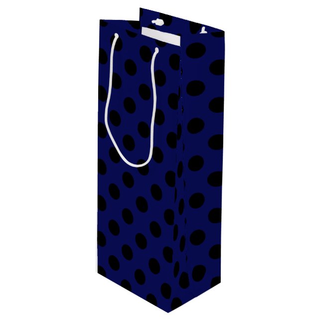 Schwarze Polka Punkte auf marineblau Geschenktüte Für Weinflaschen (Vorderseite Schrägansicht)