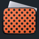 Schwarze Polka-Punkte auf Orange Laptopschutzhülle<br><div class="desc">Schwarze Polka-Punkte auf Orange</div>