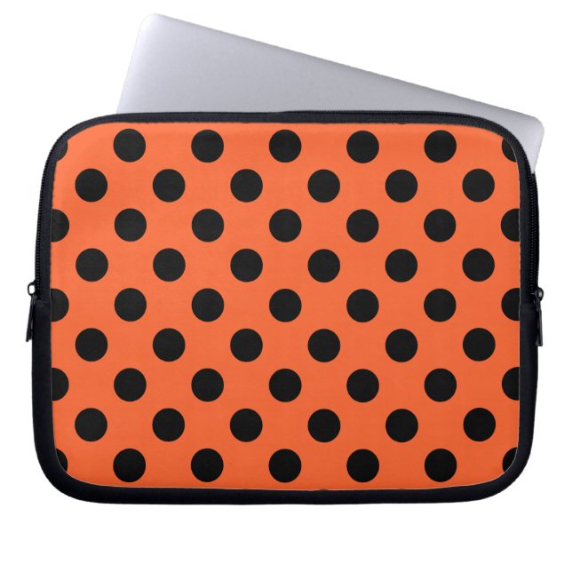 Schwarze Polka-Punkte auf Orange Laptopschutzhülle (Vorderseite)