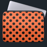 Schwarze Polka-Punkte auf Orange Laptopschutzhülle<br><div class="desc">Schwarze Polka-Punkte auf Orange</div>