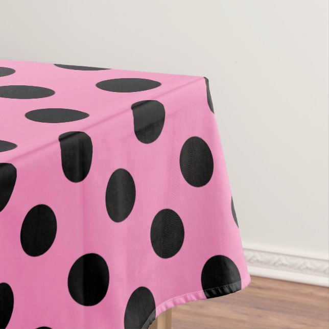 Schwarze Polka-Punkte auf Rosa Tischdecke (Beispiel)