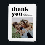 Schwarze Retro Typografie Moderne Hochzeit des Fot Magnet<br><div class="desc">Herzlich willkommen bei unserem individuell gestaltbaren Foto Hochzeitsmagneten, der dazu entworfen wurde, Retro-fett-Typografie mit einem eleganten, handgeschriebenen Drehbuch zu verbinden. Dieses Dankeschön-Magnet bietet eine einzigartige und stilvolle Möglichkeit, Ihren Gästen, die Ihren besonderen Tag gefeiert haben, zu danken. Personalisieren Sie die Karte mit Ihren Daten. Sie können ganz einfach Ihre Fotos,...</div>