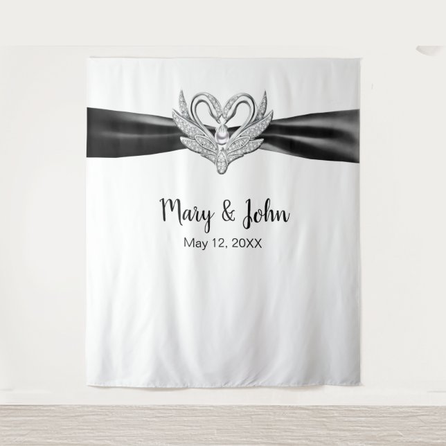 Schwarze Ribbon Silver Swans Hochzeitskugel Wandteppich (Vorderseite)