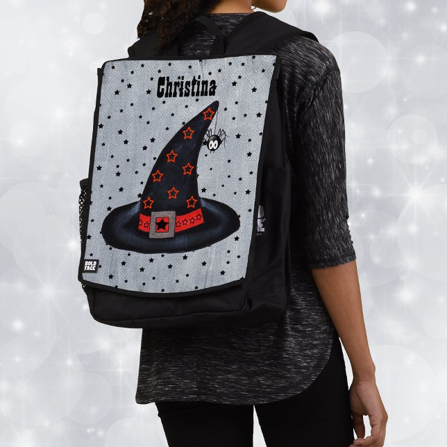 Schwarze Rotzunge Orange Stars Sash Dangling Spide Rucksack (Black witch hat orange stars dangling spider with black stars on white back pack.)