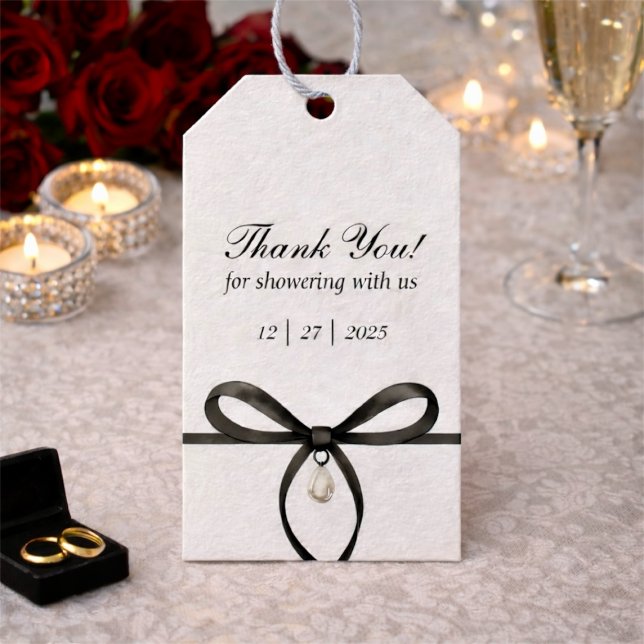 Schwarze Schleife mit Perle im Old-Money-Stil für  Geschenkanhänger (Black Bow With Pearl Old Money Style Bridal Shower Gift Tags)