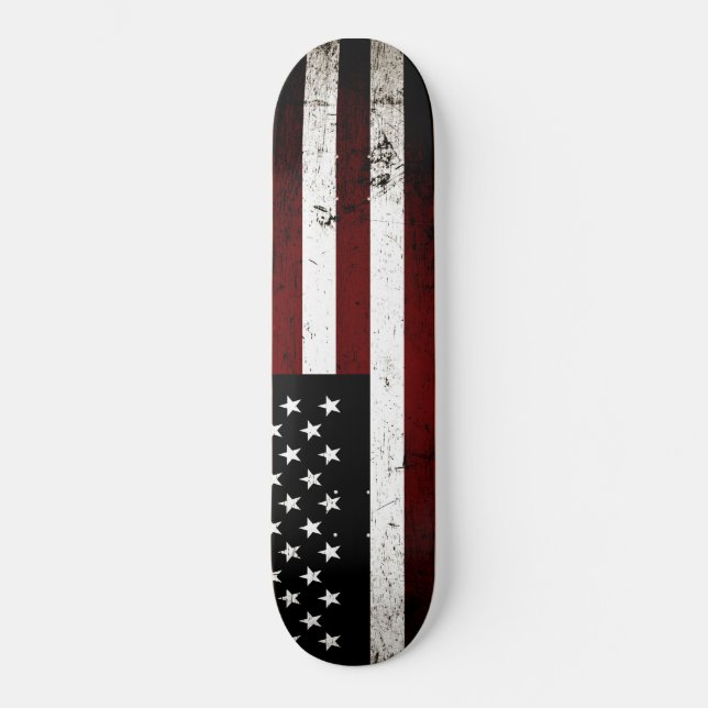 Schwarze Schmutz-amerikanische Flagge Skateboard (Vorderseite)