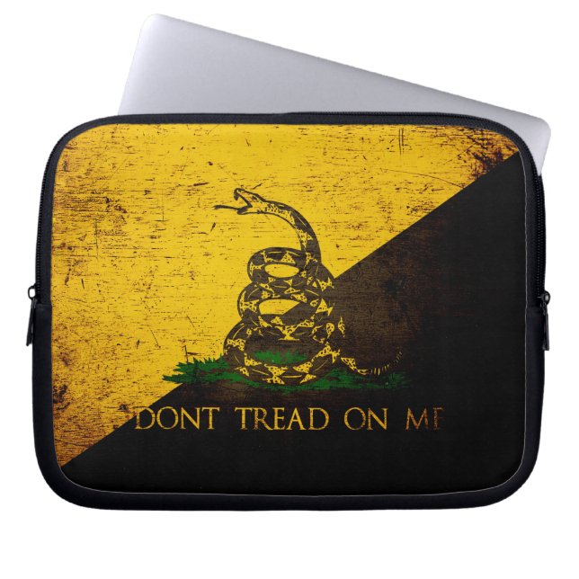Schwarze Schmutz Anarcho Gadsden Flagge Laptopschutzhülle (Vorderseite)