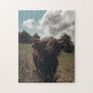 Schwarze schottische Hochlandkuh grast Vintage Ret Puzzle
