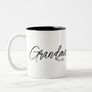 Schwarze Skript-Typografie Oma Gründungsjahr Zweifarbige Tasse