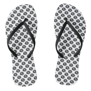 Schwarze Spiralen auf weiß Flip Flops
