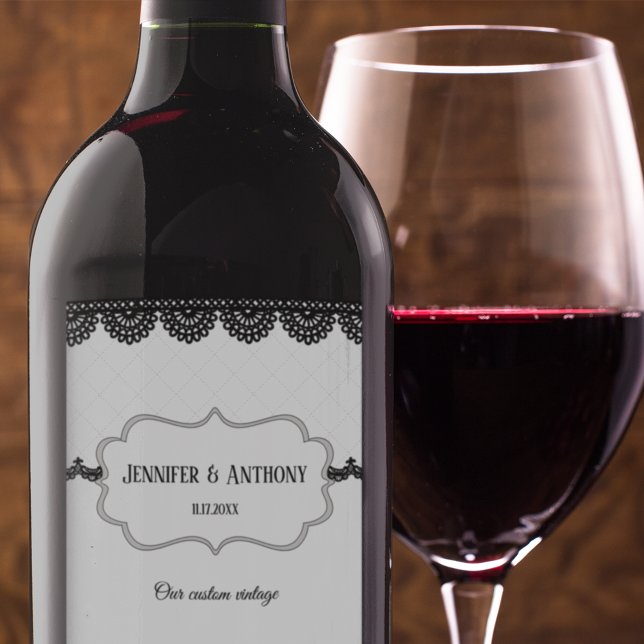 Schwarze Spitzen auf weißer Brausektion Weinetikett (Von Creator hochgeladen)