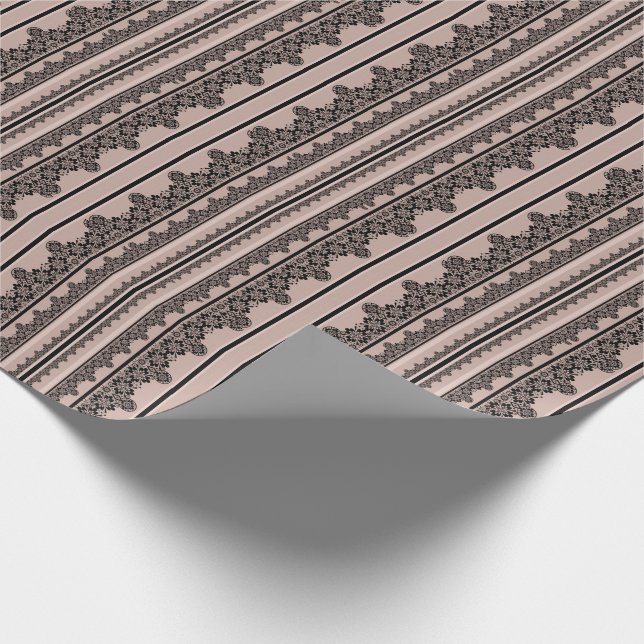 Schwarze Spitzen, offene Arbeiten, brauner Hinterg Geschenkpapier (Ecke)