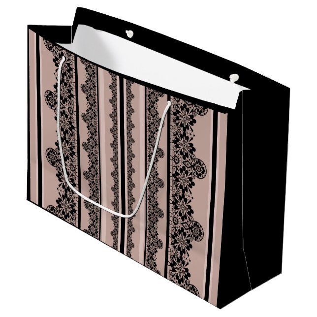 Schwarze Spitzen, offene Arbeiten, brauner Hinterg Große Geschenktüte (Vorderseite Schrägansicht)