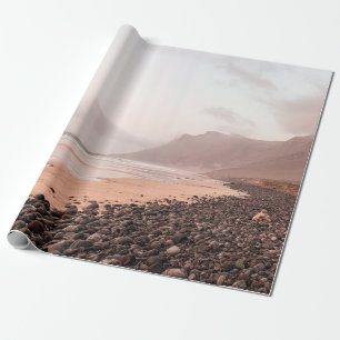SCHWARZE STEINE AM MEERESUFER GESCHENKPAPIER