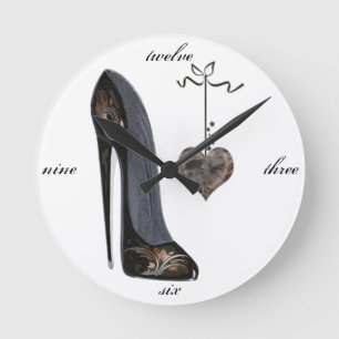 Schwarze Stilett-Schuh-und Herz-Kunst Runde Wanduhr