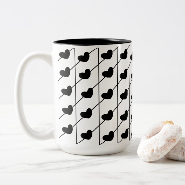 Schwarze Streifen Herz Zweifarbige Tasse (Mit Donut)