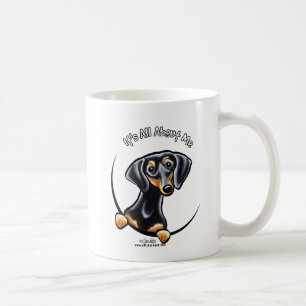 Schwarze TAN-Dackel, die ganz ungefähr ich seine Tasse