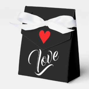 Schwarze u. weiße Liebe mit Geschenkschachtel