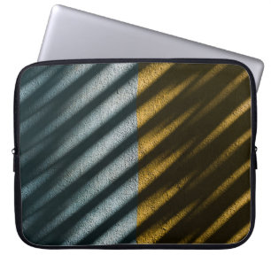 SCHWARZE UND BROWENE STRIPIERTEXTILE LAPTOPSCHUTZHÜLLE