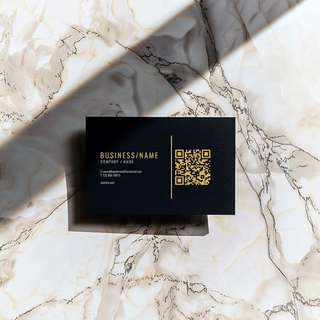 Schwarze und goldene Visitenkarte mit QR-Code (Black and gold coloured QR code business card with space for your own QR code.)