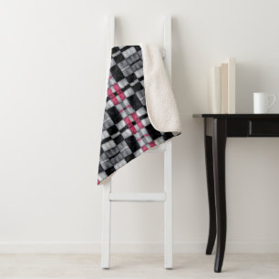 Schwarze und rosa karierte Decke Sherpadecke