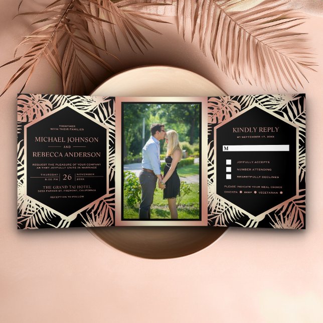 Schwarze und Rose Goldene Foil Tropical Palm Weddi Dreifach Gefaltete Einladung (Von Creator hochgeladen)