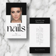 Schwarze und weiße elegante Foto-Nagelspezialistin
