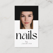 Schwarze und weiße elegante Foto-Nagelspezialistin