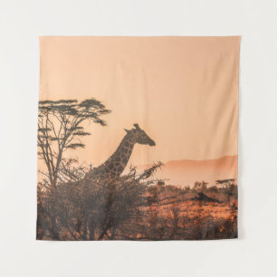 SCHWARZE UND WEISSE GIRAFFE AUF BROWN GRASS FELD WANDTEPPICH