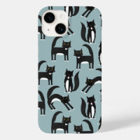 Schwarze und weiße Katzen
